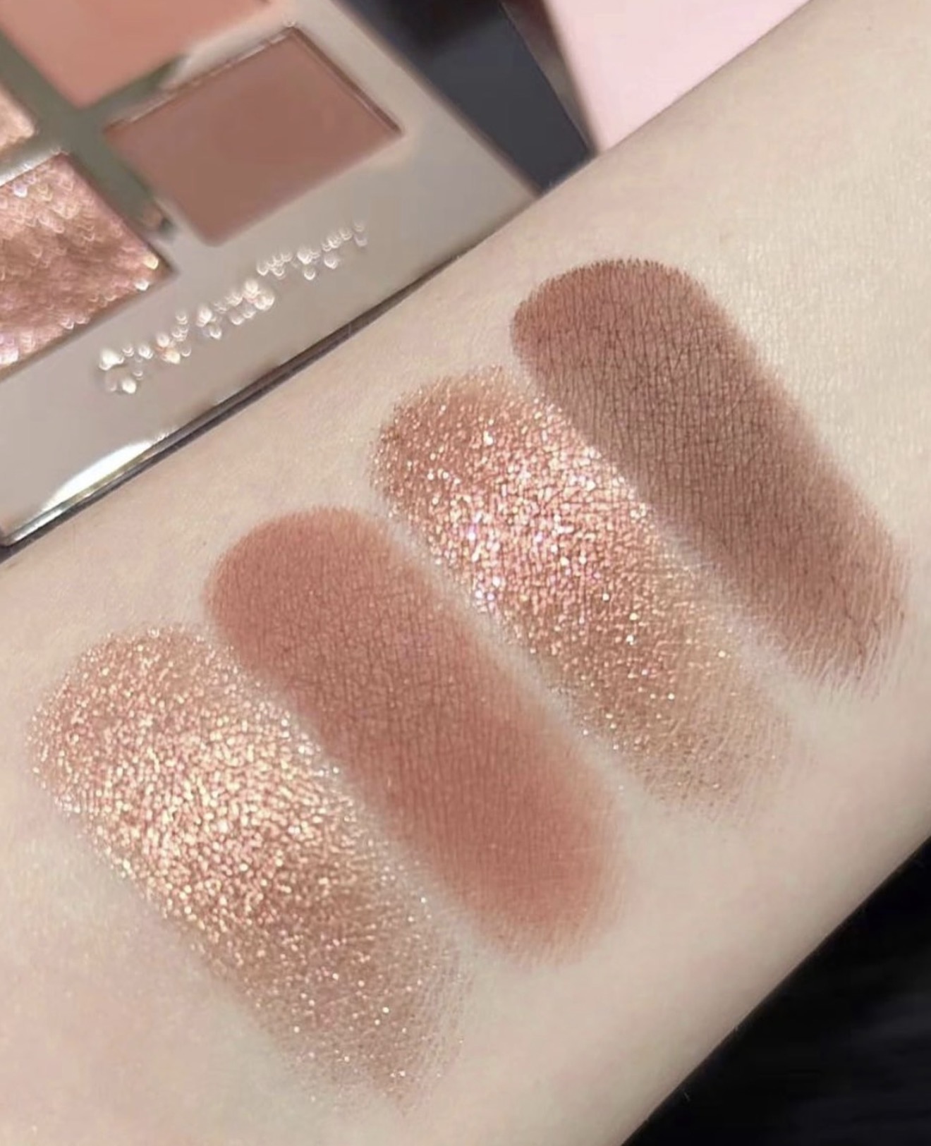 Charlotte Tilbury Pillowtalk Dreams Luxury Eyeshadow Palette - Image 4
