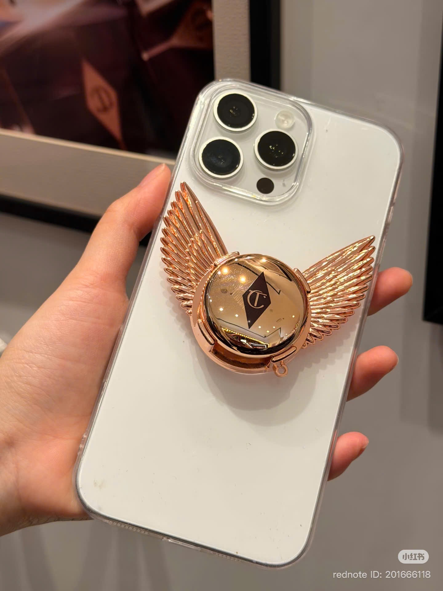 Charlotte Tilbury winged pop phone socket limited-edition  - Image 4