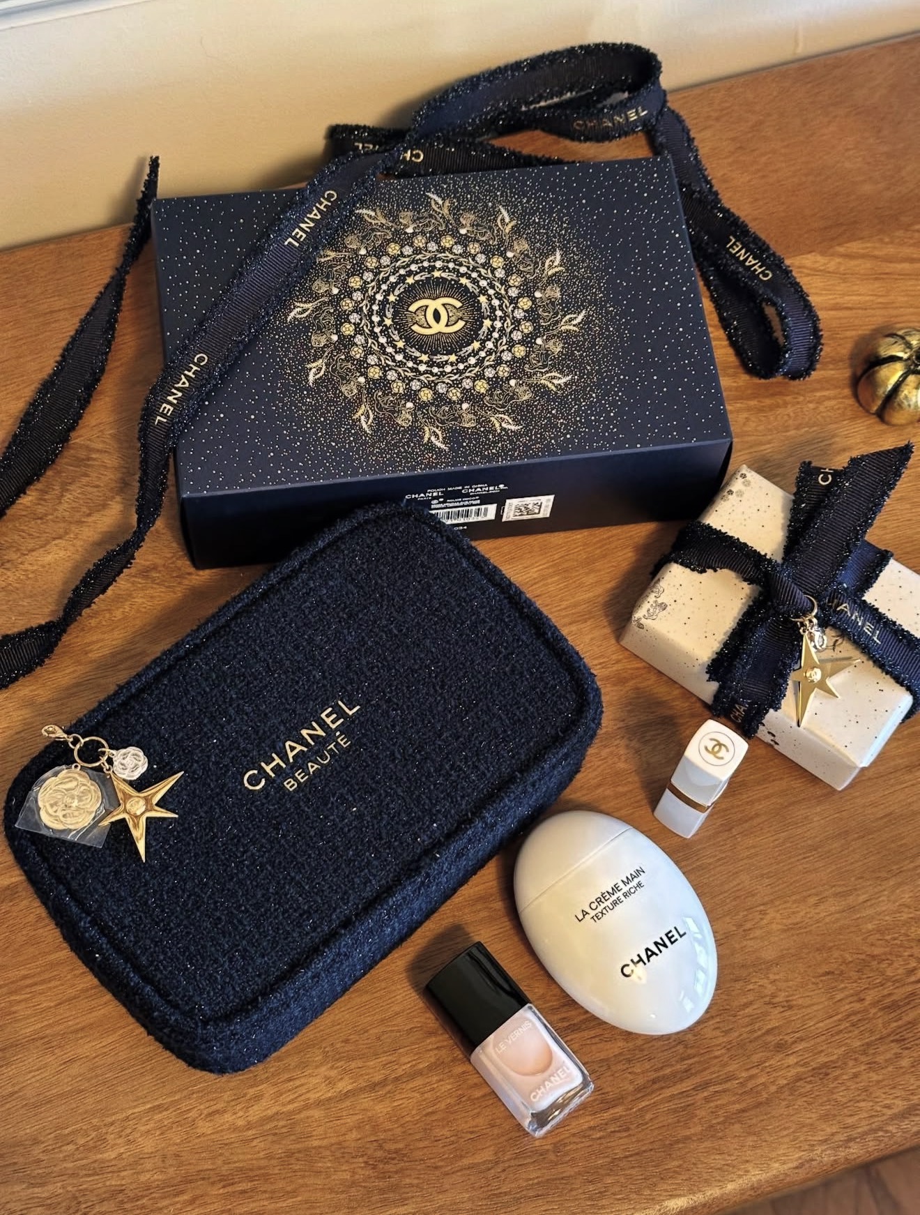 Authentic Chanel GWP Bag with Box and FREE Adjustable Gold Chain - Image 2