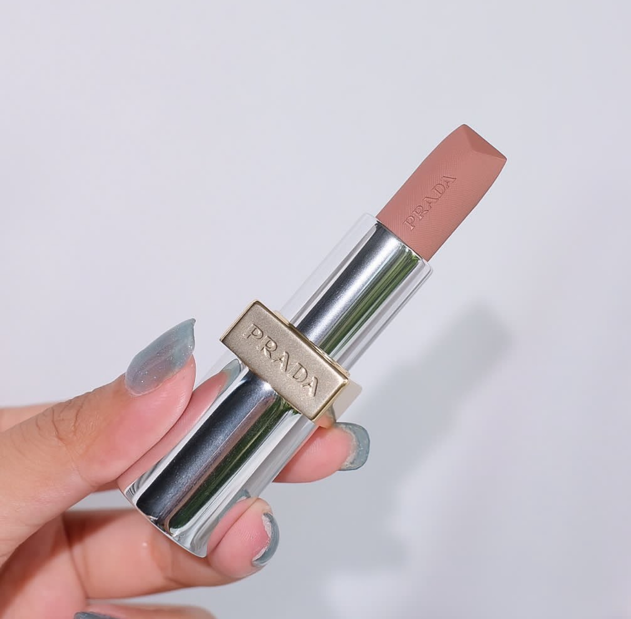 Prada Monochrome Hyper Matte Lipstick - B01 Argile - Image 2
