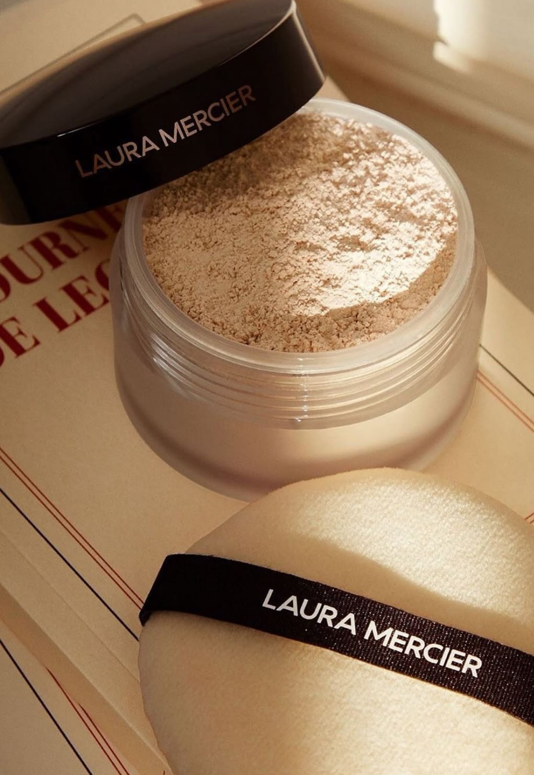Laura Mercier Ultra Blur Translucent with Puff - Image 4