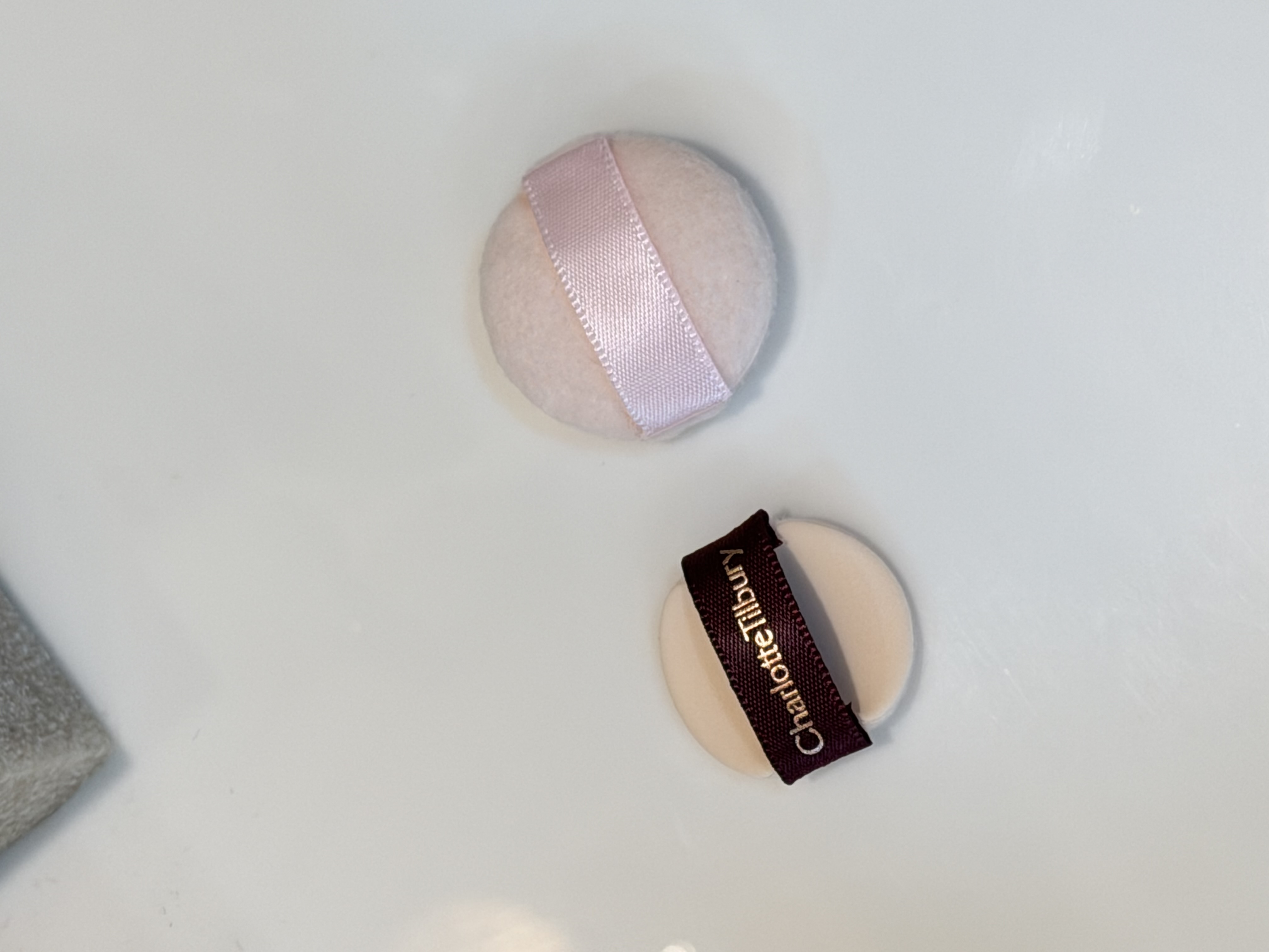 Charlotte Tilbury winged pop phone socket limited-edition  - Image 7