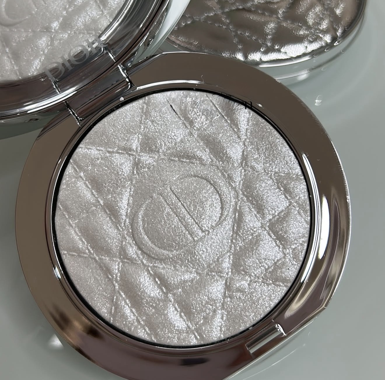 Dior Forever Glow Luminizer Complete with FREE paperbag - Image 5