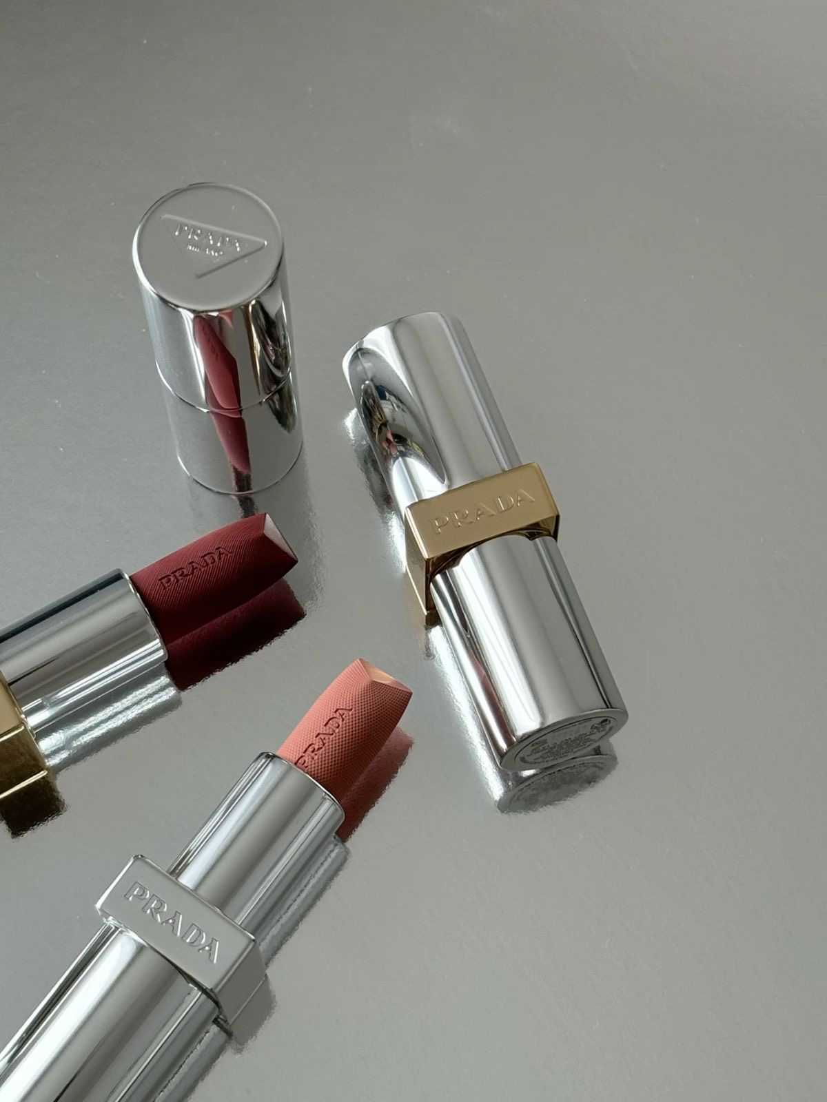 Prada Monochrome Hyper Matte Lipstick - B01 Argile - Image 7