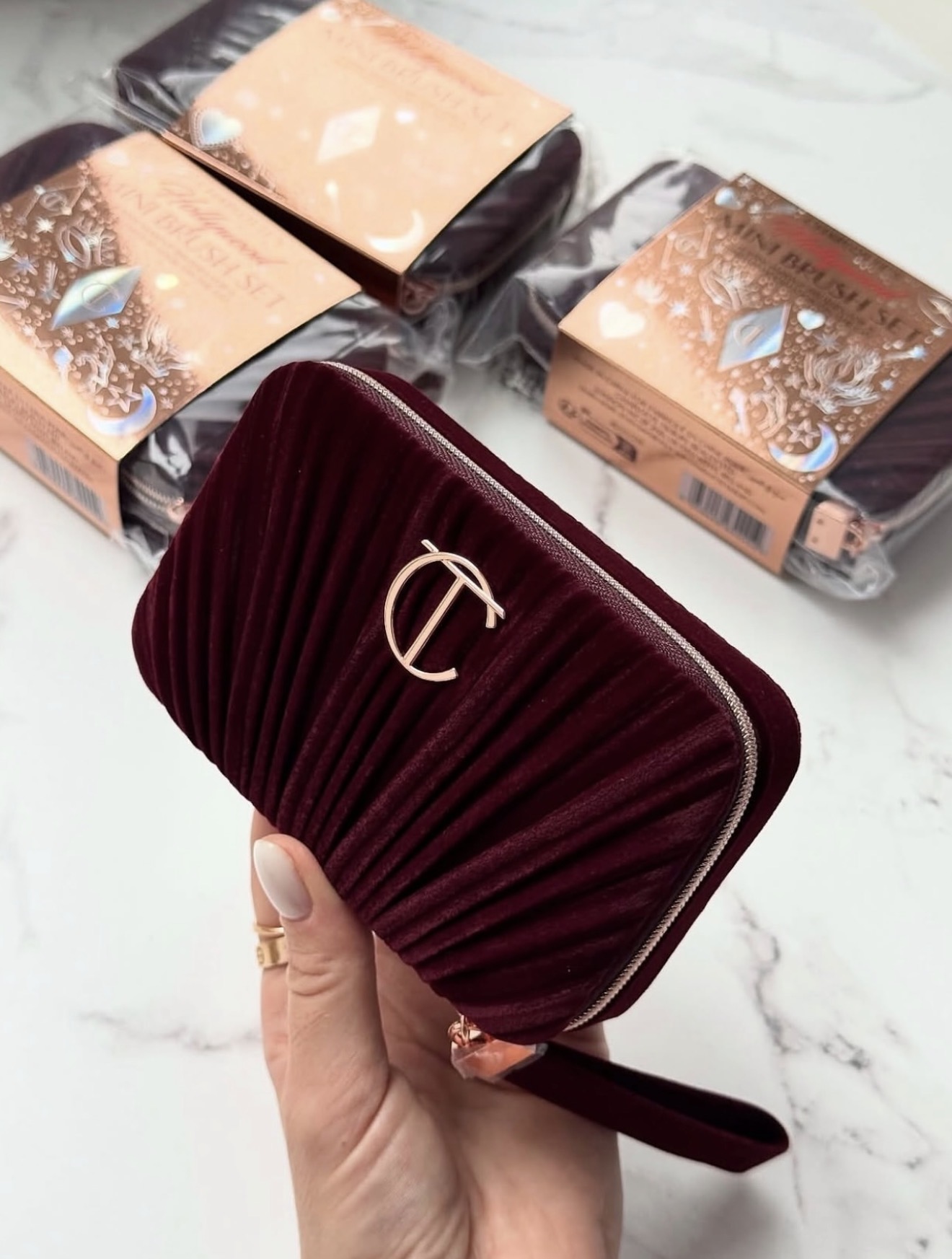Charlotte Tilbury Travel Size Make Up Brushes With Mirror - Image 6