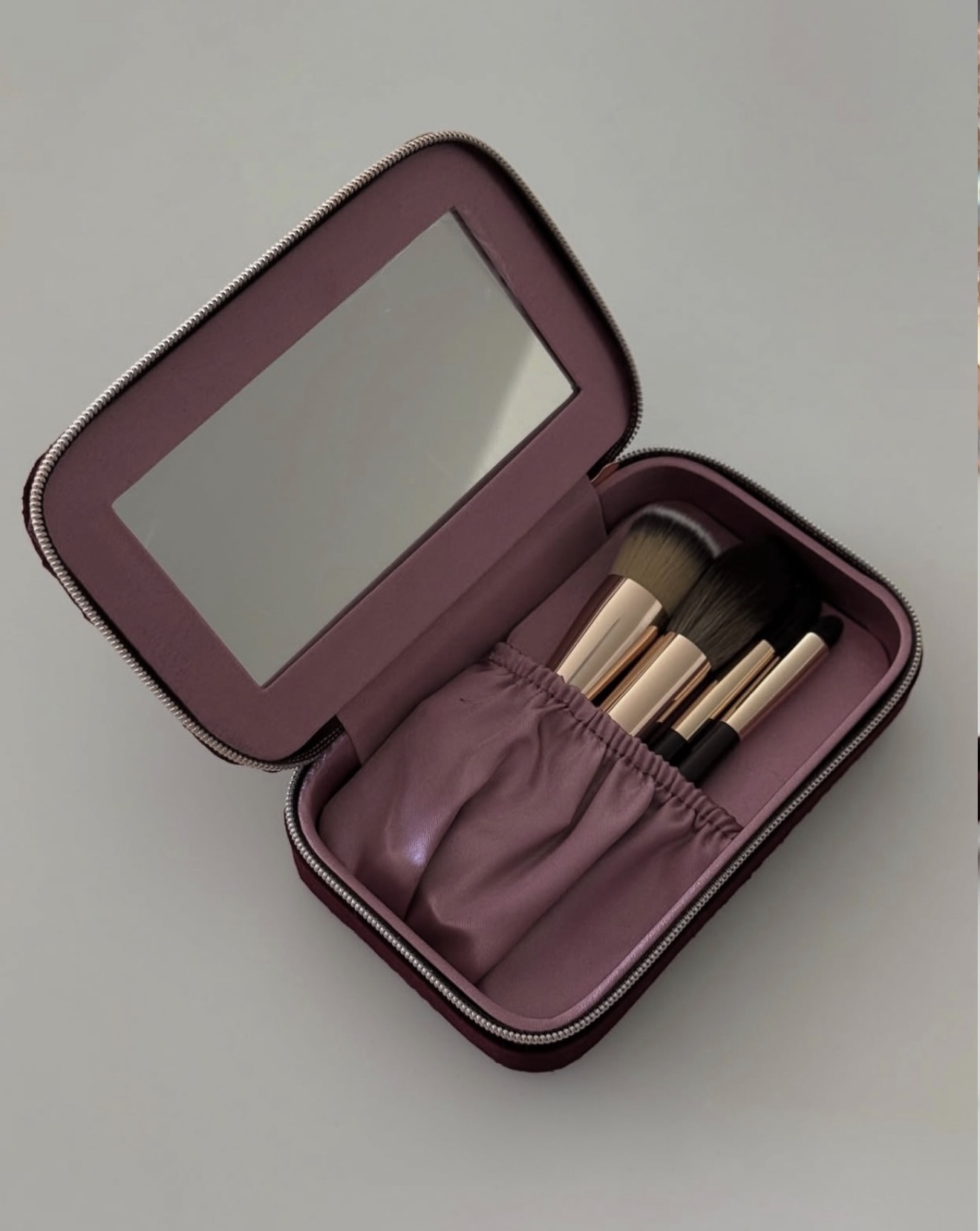 Charlotte Tilbury Travel Size Make Up Brushes With Mirror - Image 3