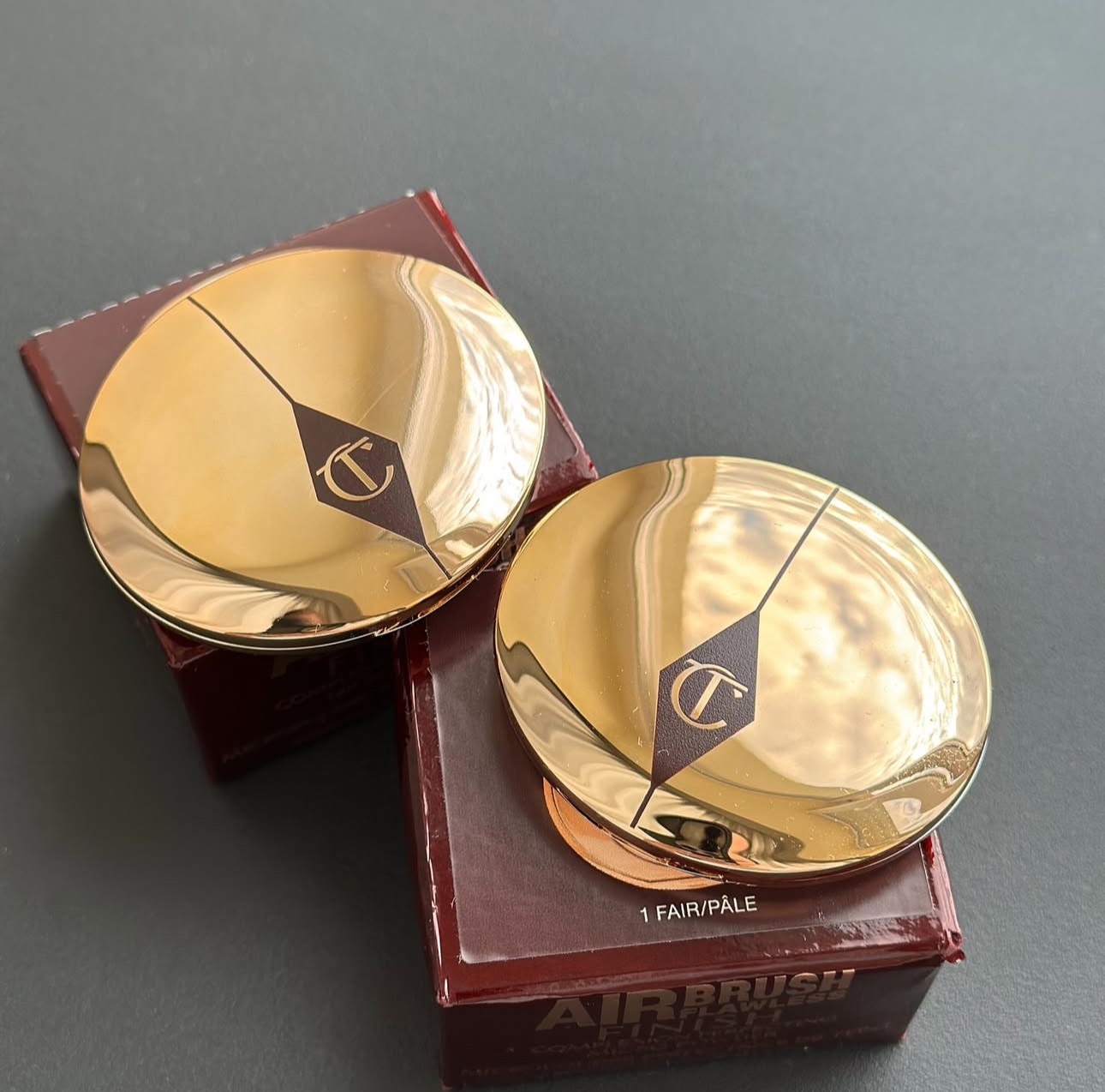 Charlotte Tilbury Airbrush Flawless Finish Setting Powder - Image 4