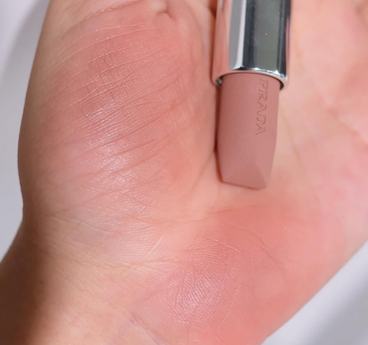 Prada Monochrome Hyper Matte Lipstick - B01 Argile - Image 5