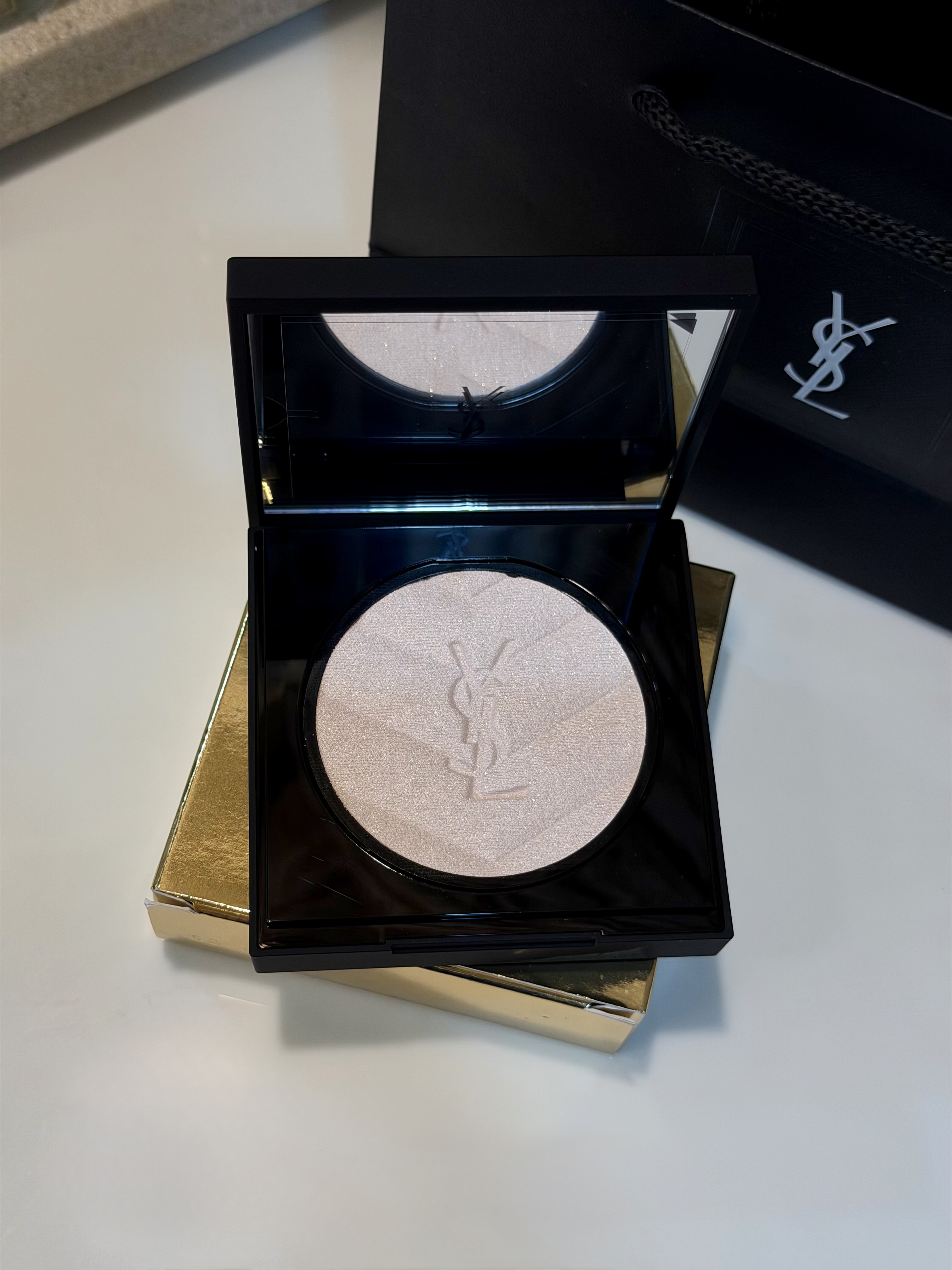 YSL All Hours Hyper Luminize Highlighter - 01 Libertine Light - Image 3