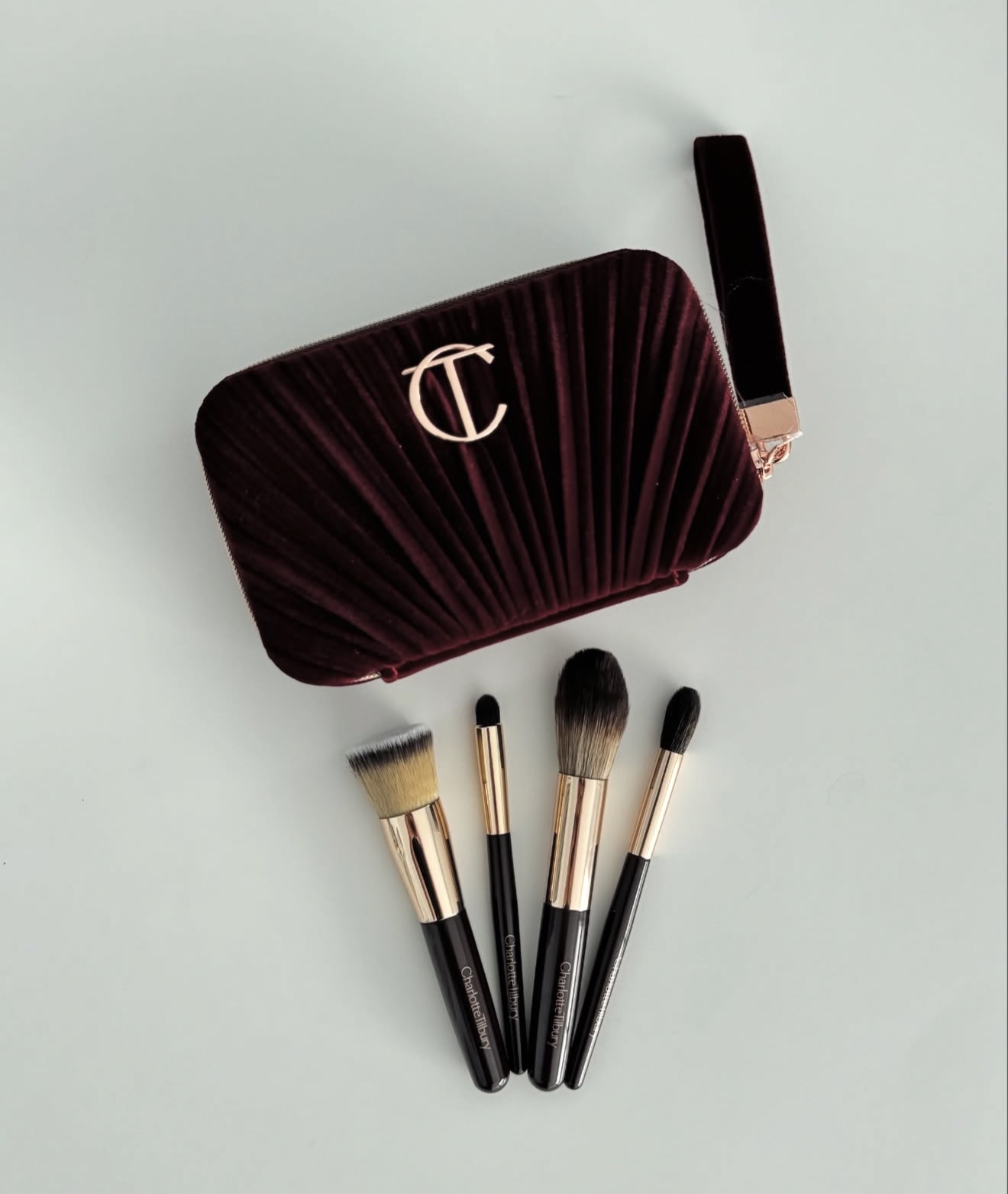 Charlotte Tilbury Travel Size Make Up Brushes With Mirror - Image 2