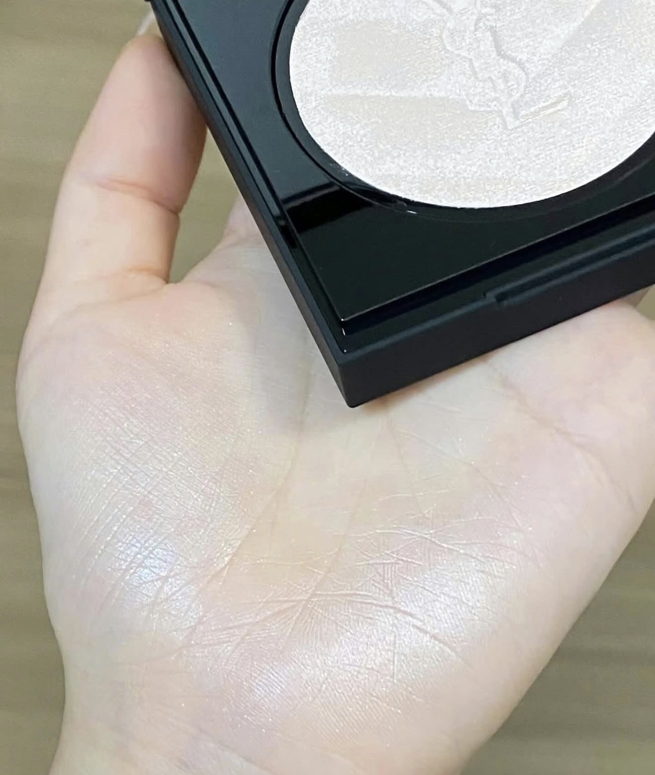 YSL All Hours Hyper Luminize Highlighter - 01 Libertine Light - Image 5