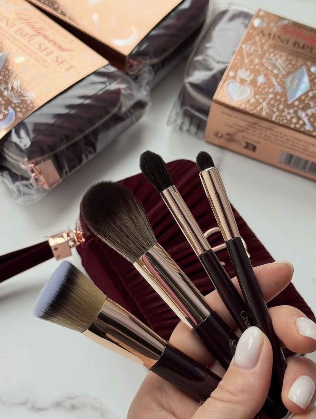 Charlotte Tilbury Travel Size Make Up Brushes With Mirror - Image 5