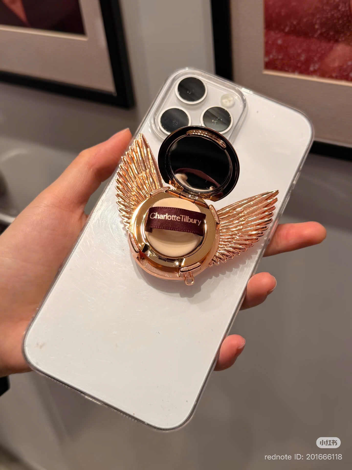 Charlotte Tilbury winged pop phone socket limited-edition  - Image 5